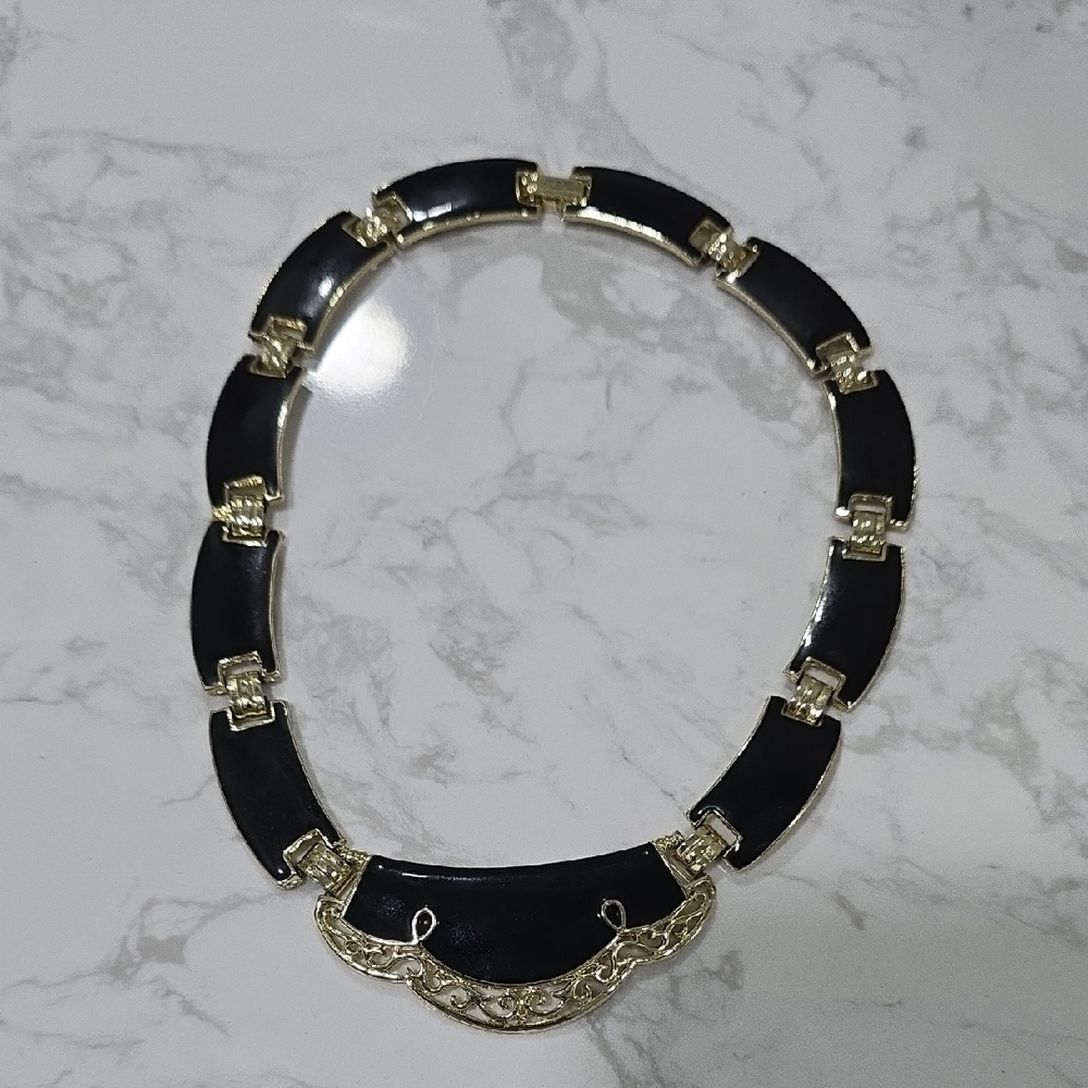 Elegant Black and Gold Necklace
